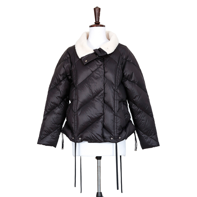 新款女士可爱的冬季大衣休闲风格服装夹克温暖的毛皮领子拉绳设计羽绒大衣