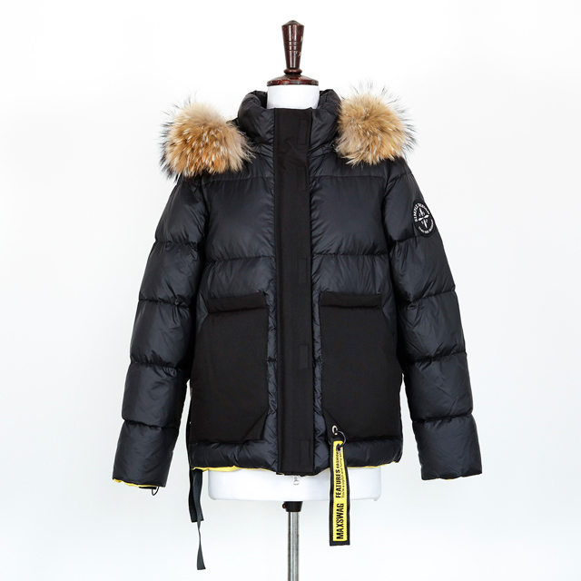 2021年女性冬季夹克时尚服装户外服装简约标志 大毛连帽 保暖休闲